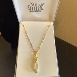 New in box Nolan Miller faux pearl necklace 30”
